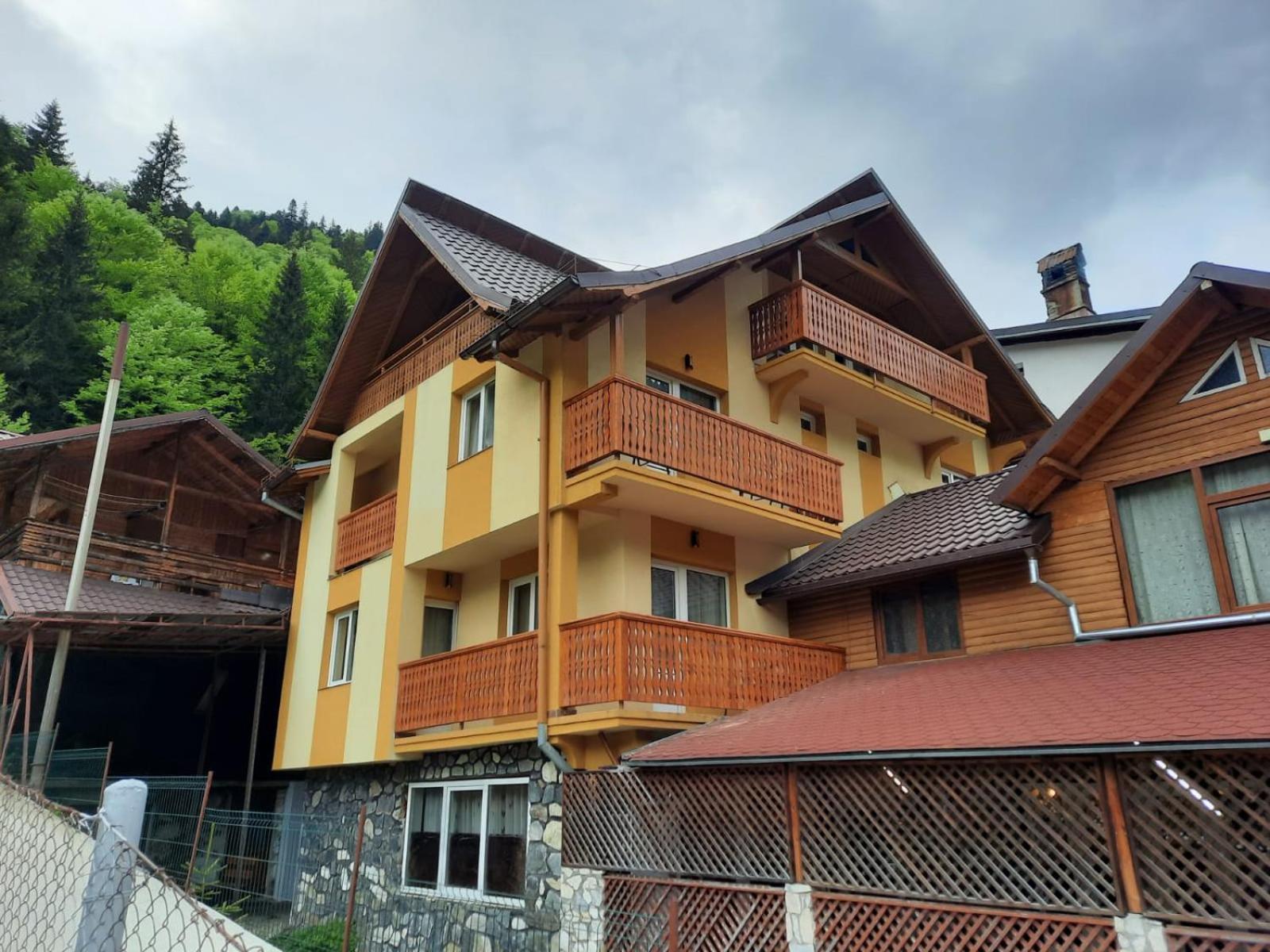 Pensiunea Cota 1200 Piscul Negru Арефу Экстерьер фото